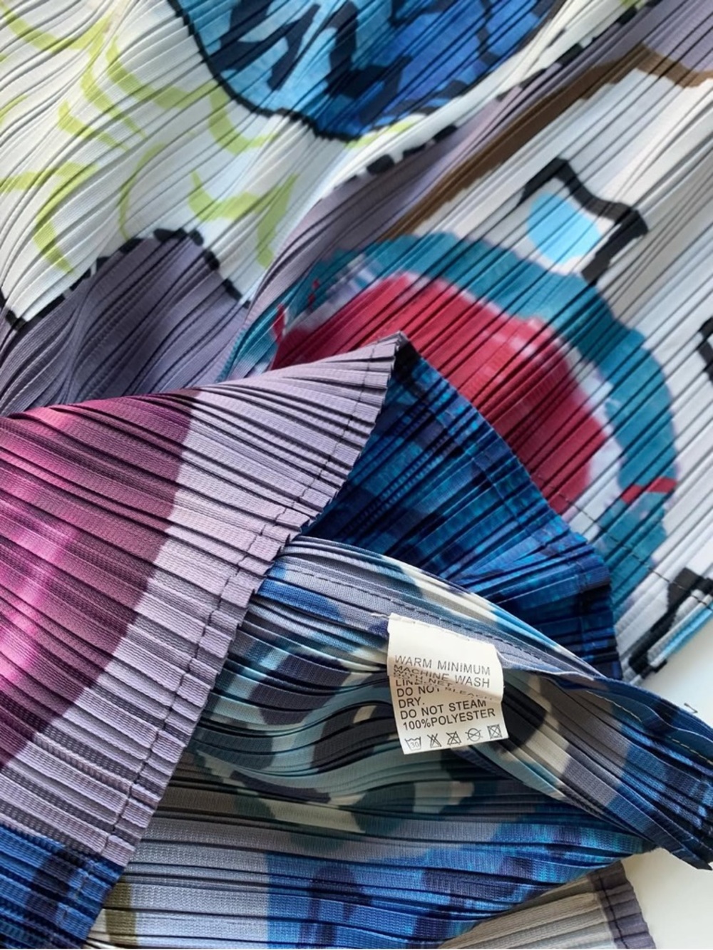 Pleated Abstract Print skirt - Picture 5 of 5